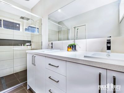 8 Coberley Way, Cranbourne North