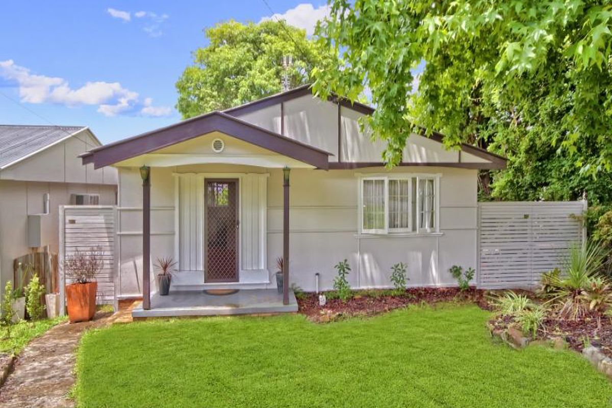 4 Toorak, Erina