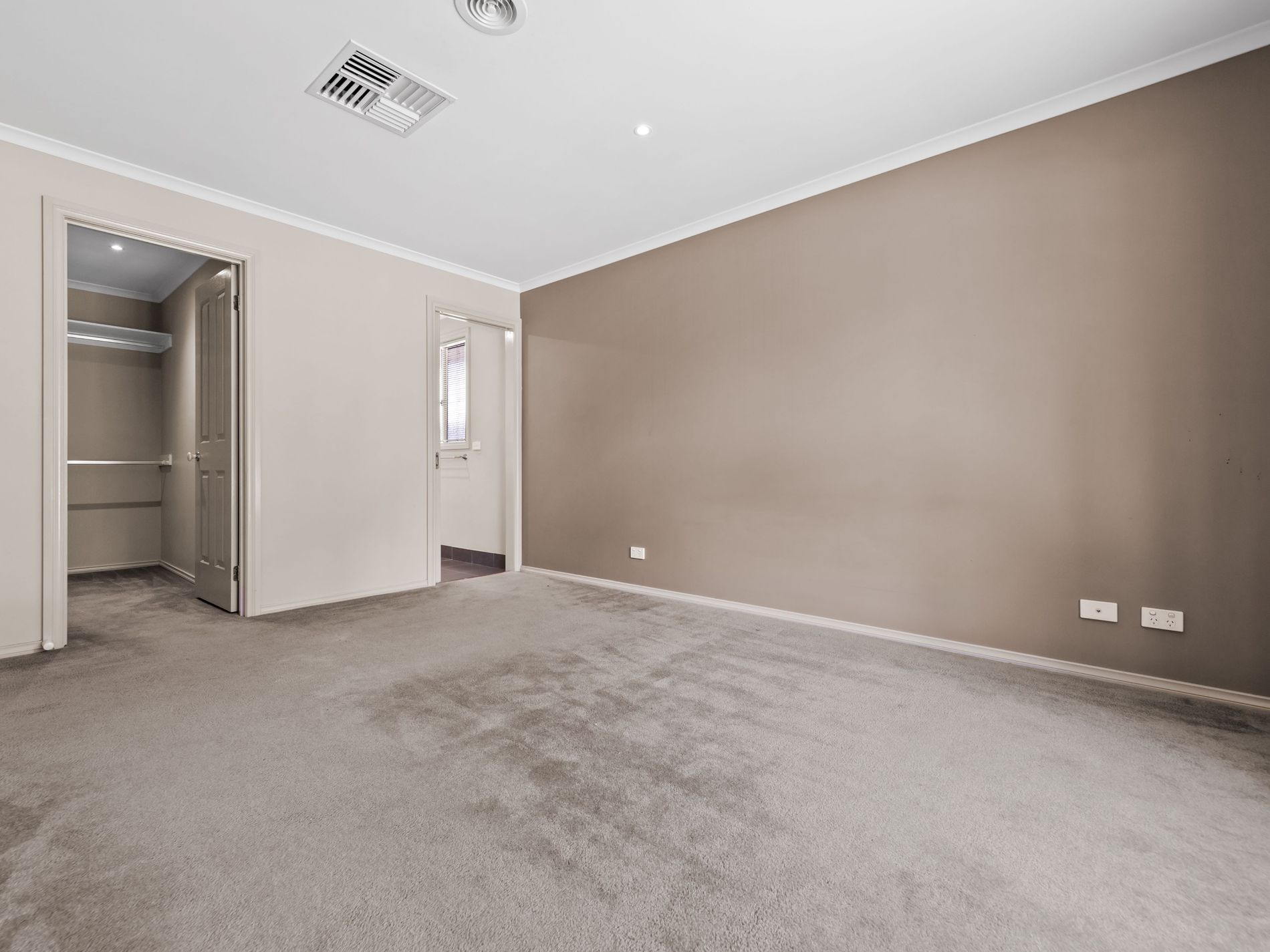 4 Dan Morgan Drive, Cranbourne East