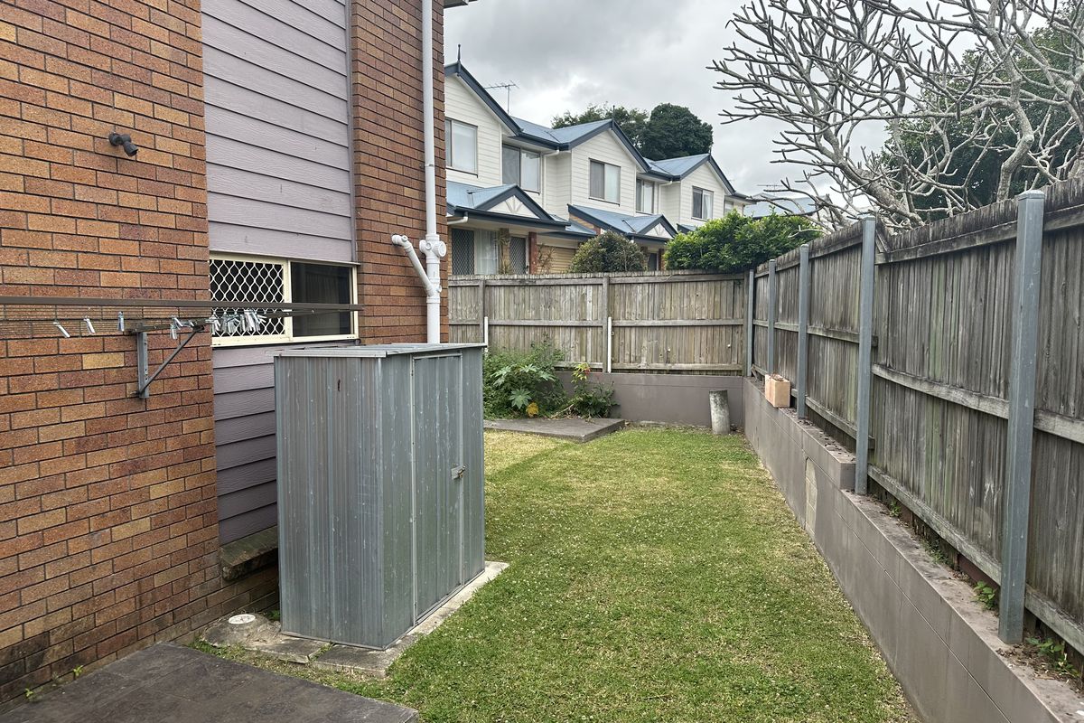 1 / 5 Woodford Street, Holland Park West