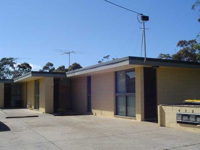 2 / 4 Tyrone Street, Werribee
