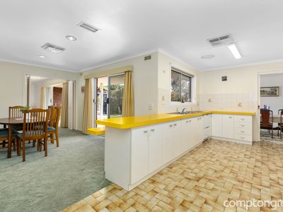 17 Rebecca Crescent, Altona Meadows