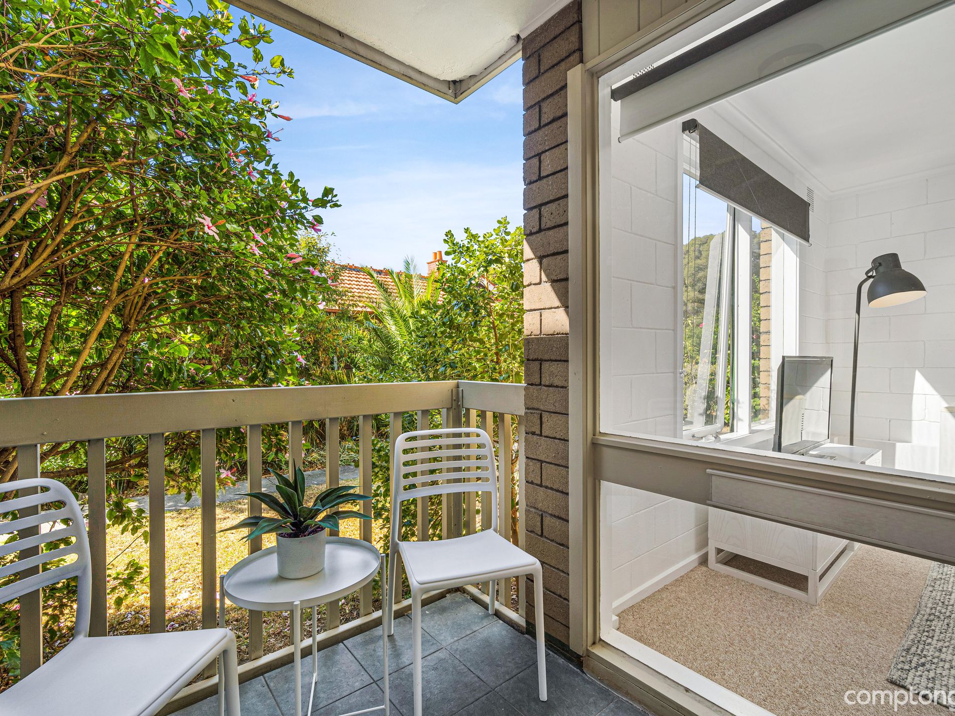 2 / 7 Flower Street, Essendon