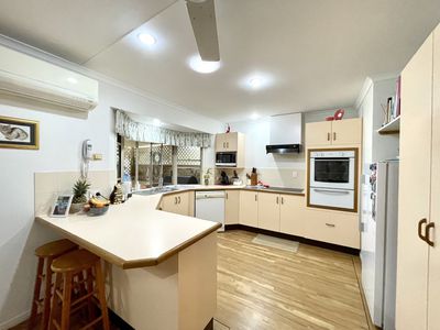 9 Lakeside Court, Torquay