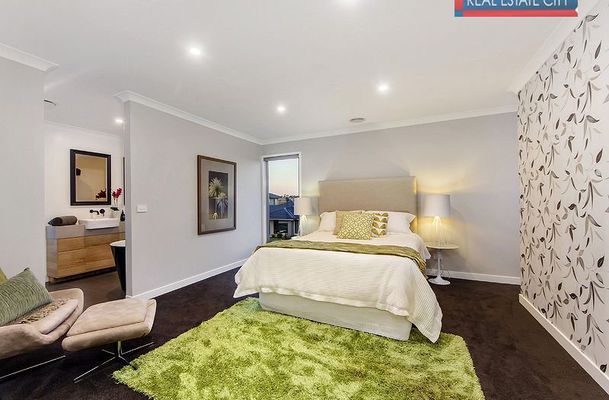 44 Perugia Avenue, Greenvale