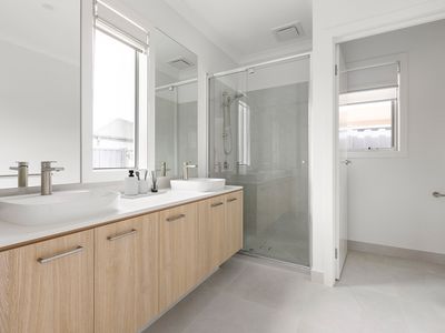 128 Yeungroon Blvd, Clyde North