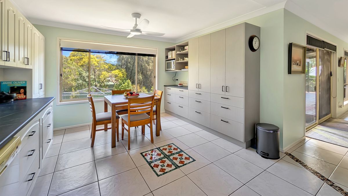 5 Tarourga Place, Dalmeny