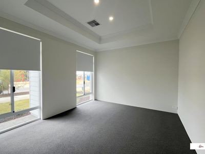 12 Oxley Street, Lakelands