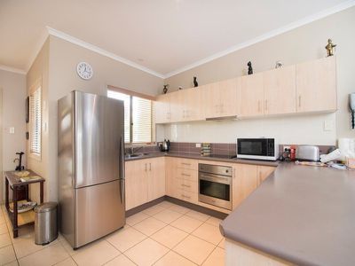 2 / 48 rajah rd, Ocean Shores