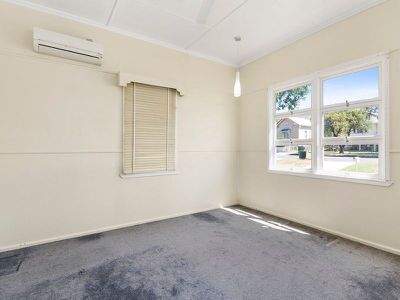8 Whitehill Road, Newtown