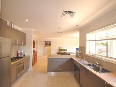 11 Nepean Place, Dubbo