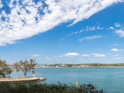 31104 / 2 Ephraim Island Parade, Paradise Point
