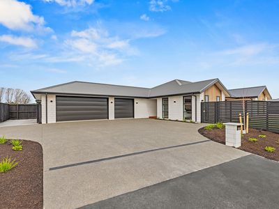 30 Guinevere Drive, Lincoln