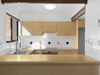 2 / 142 Carmody Road, St Lucia