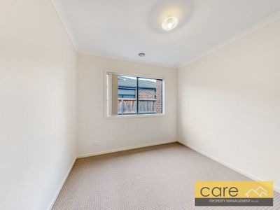 10 Damper Way, Lynbrook
