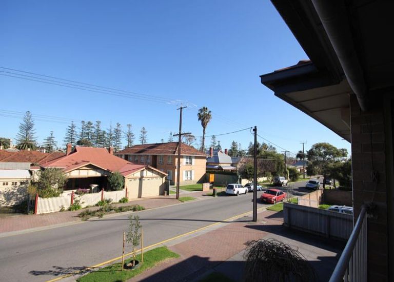 12 / 4 Dunbar Terrace, Glenelg East