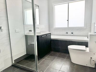 5 Minoa Road, Manor Lakes