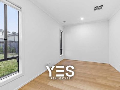 6 Heart Loop, Clyde North