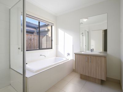 33 Higgins Street, Fraser Rise