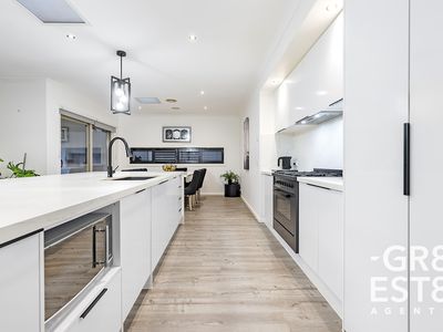 8 Kemsley Green, Cranbourne East