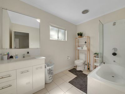 25 / 1 Collins Lane, Kin Kora