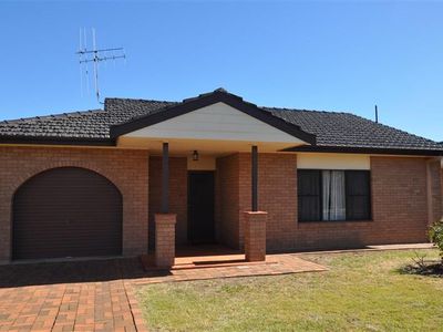 7 Prince St, Forbes
