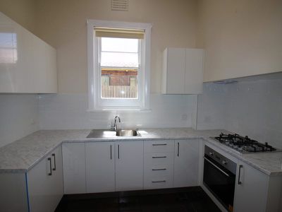 1 / 12 Thomas Street, Geelong West