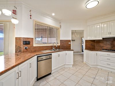 6 Belledale Close, St Clair