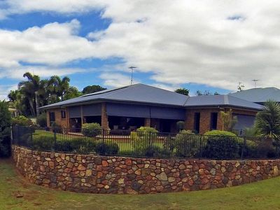 19 Montgomery Close, Atherton