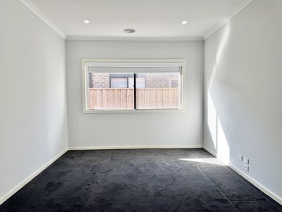 33 Rosewater Street, Manor Lakes