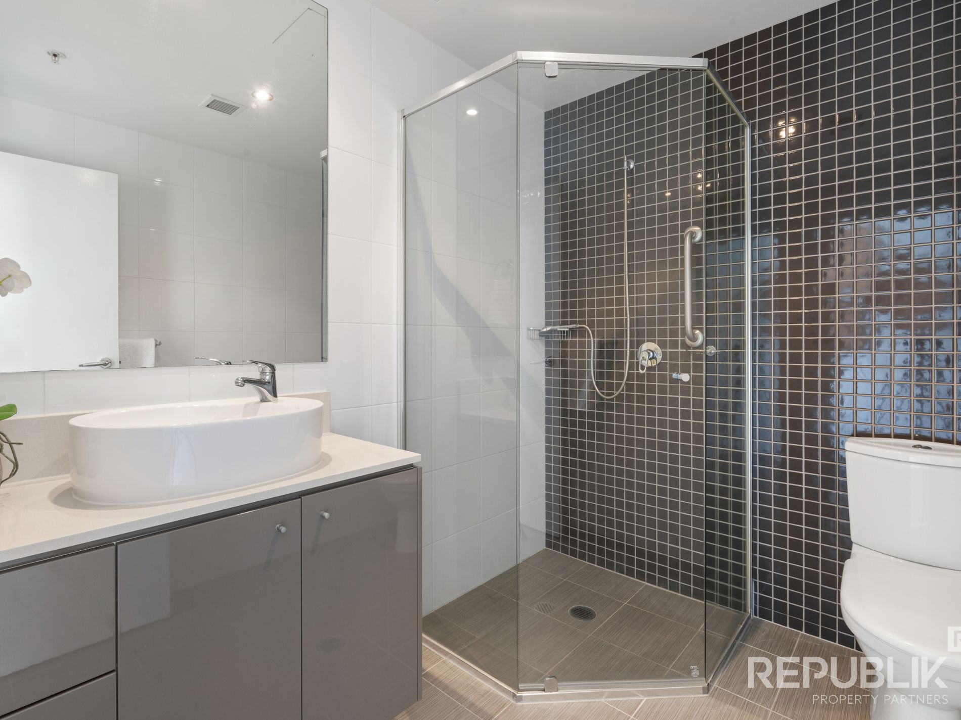 1101 / 4 Como Crescent, Southport