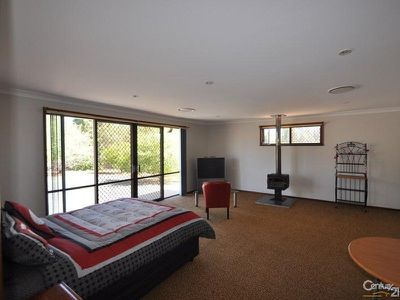 8L Pine Hill Drive, Dubbo