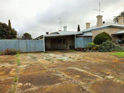 120 High Street, Charlton