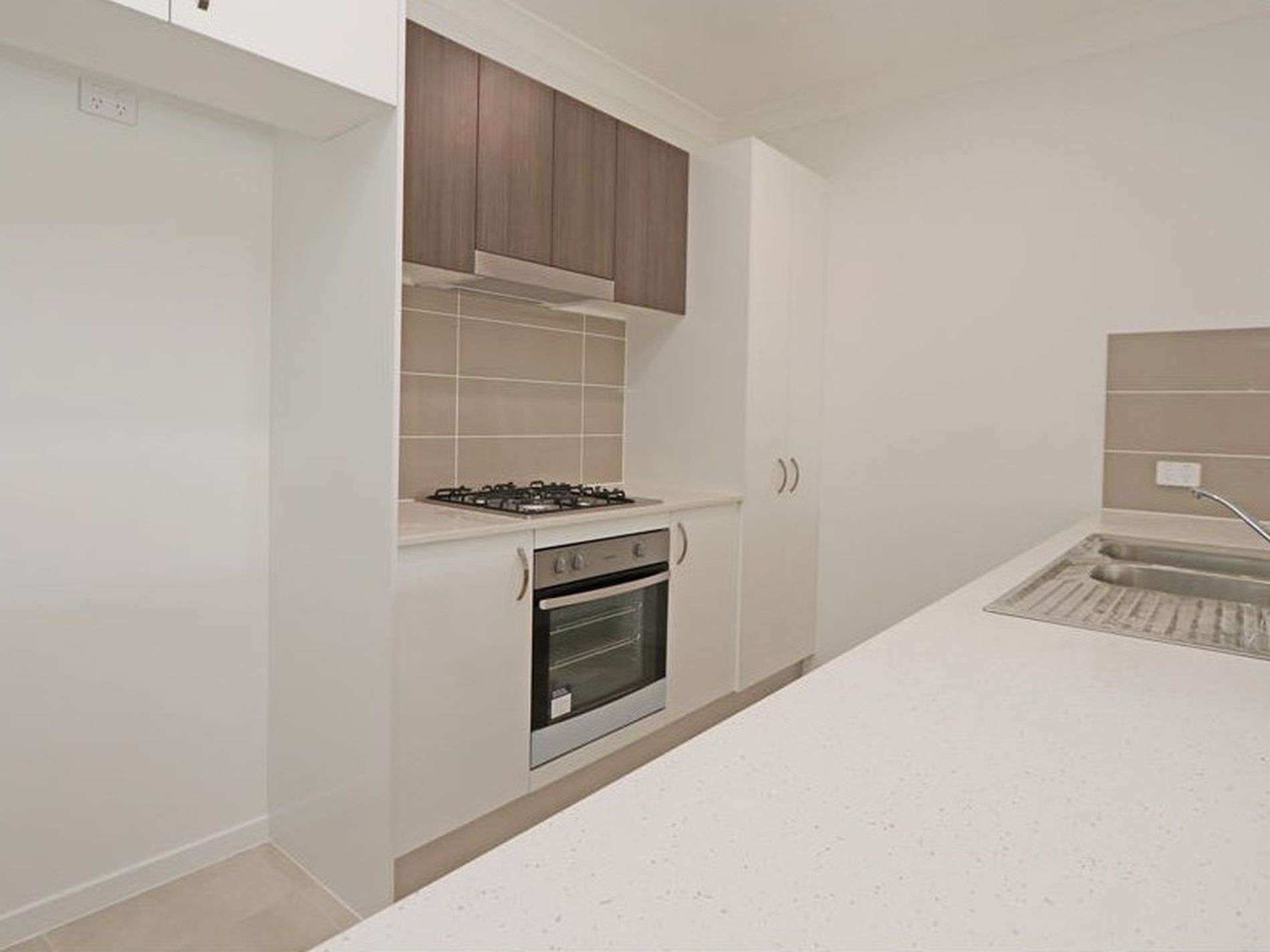 1 / 41 First Street, Weston