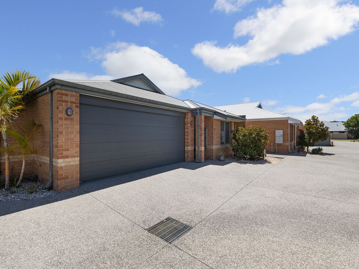 7 / 22 Whittaker Turn, Piara Waters