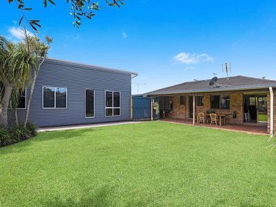 48 Nicklin Way, Parrearra