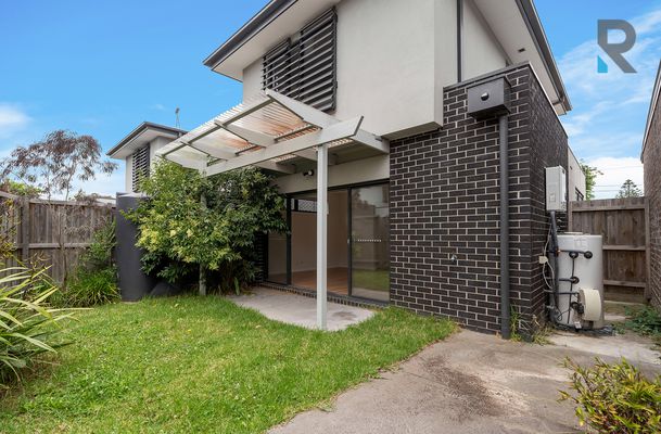 1 / 2 White Street, Reservoir