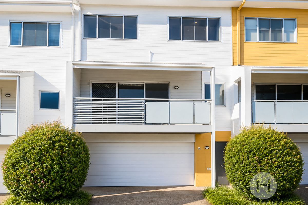 Freshly Renovated Tri-Level Townhouse with Resort-Style Facilities