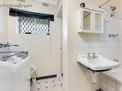 12 / 13 Milton Place, Orelia