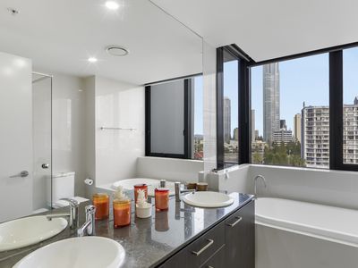 801 / 4 Wahroonga Place, Surfers Paradise
