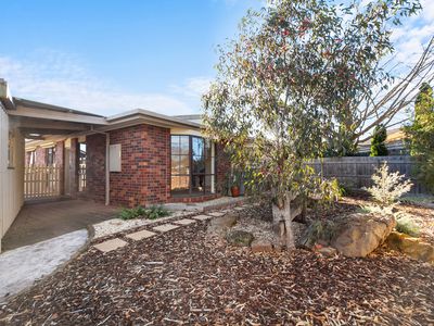 12 Yvette Close, Sale