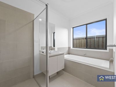 33 Falu Parade , Tarneit