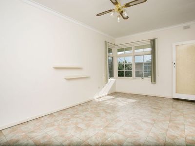 9 / 2 First Avenue, Glenelg East