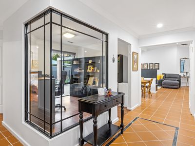 10 Emander Drive, Dianella
