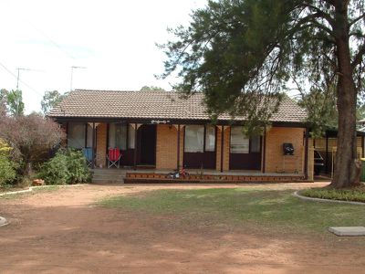 12 Collins Aveune, Dubbo