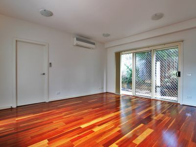 3 / 2 Jingella Avenue, Ashwood