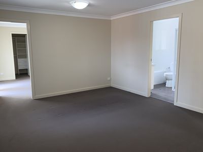 2 / 22 Peterborough Avenue, Lake Illawarra