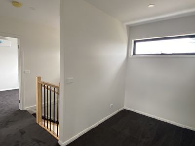1 / 18 Whitelaw Street, Reservoir