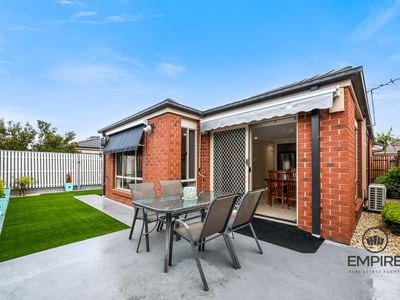 3 / 4 Bay Laurel Close, Lynbrook