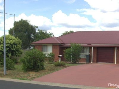 1 / 93  Twickenham Drive, Dubbo